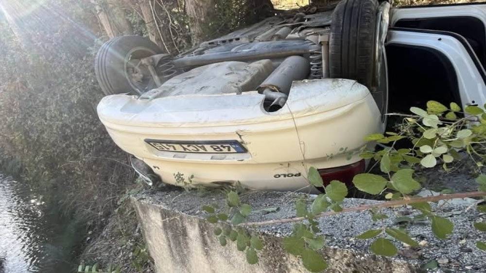 Burdur&rsquo;da otomobil dereye yuvarlandı: 1 yaralı
