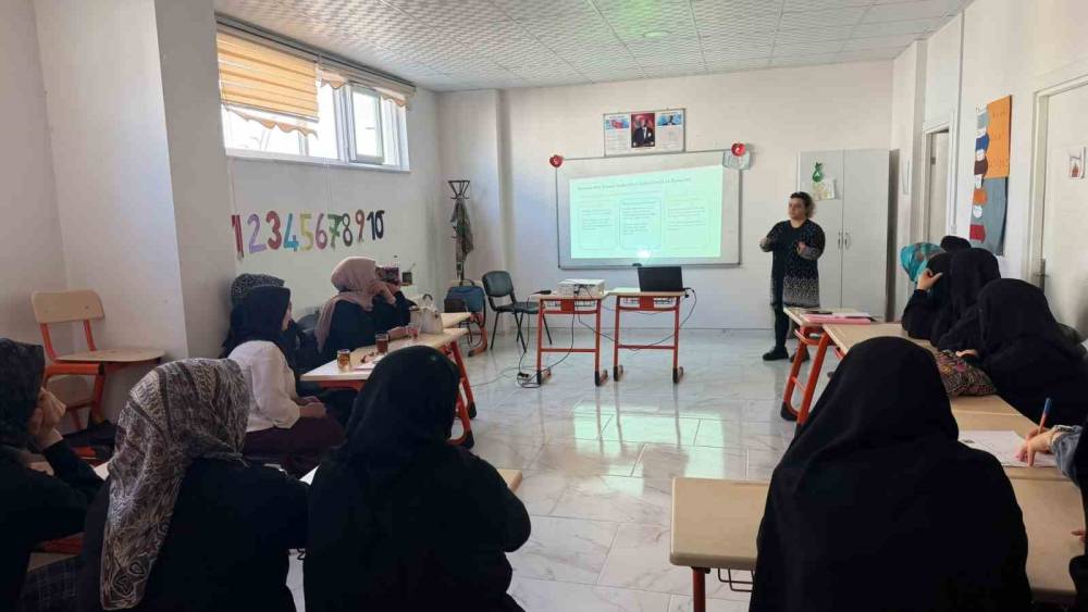 Muş&rsquo;ta kadınlara uyuşturucu bağımlılığına karşı farkındalık semineri
