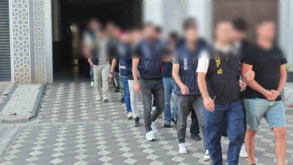 Borsa yatırımı vaadiyle 4,5 milyon liralık vurgun: 8 tutuklama
