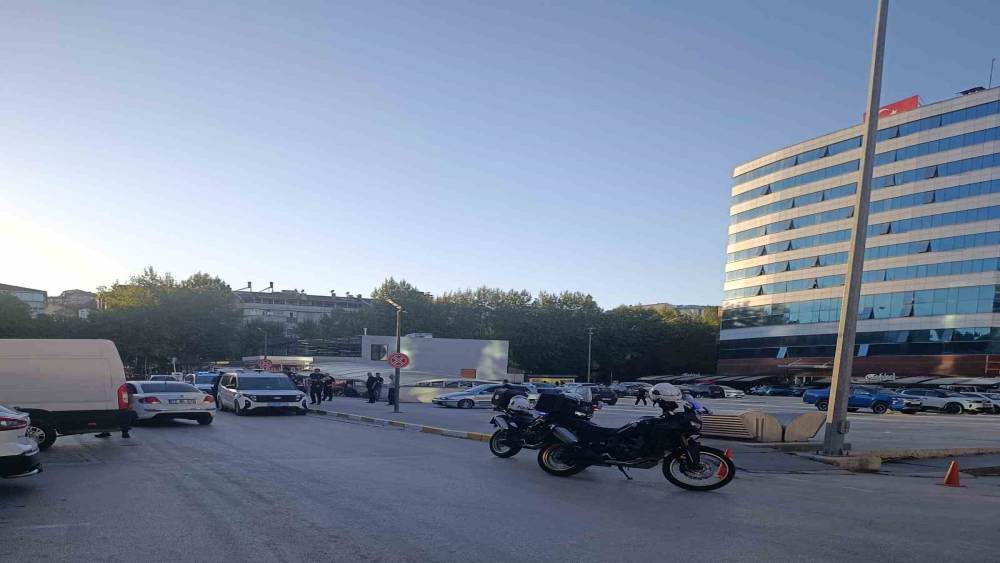 İşten &ccedil;ıkarıldığı gerek&ccedil;esiyle silah ve bı&ccedil;akla Kastamonu Belediyesini bastı
