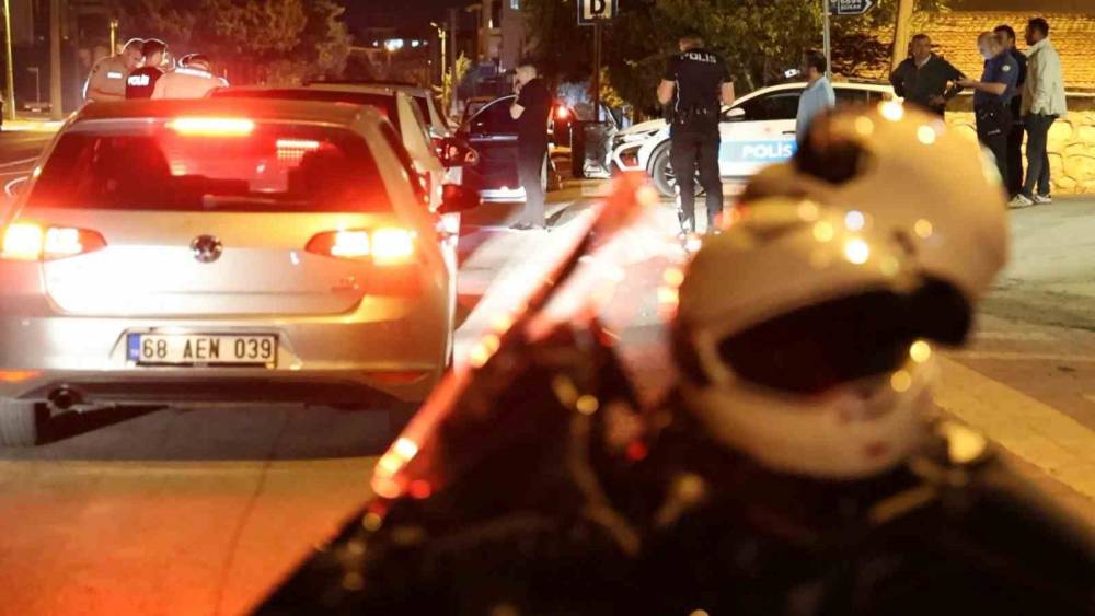 Polisin uygulamasında ruhsatsız tabanca ele ge&ccedil;irildi
