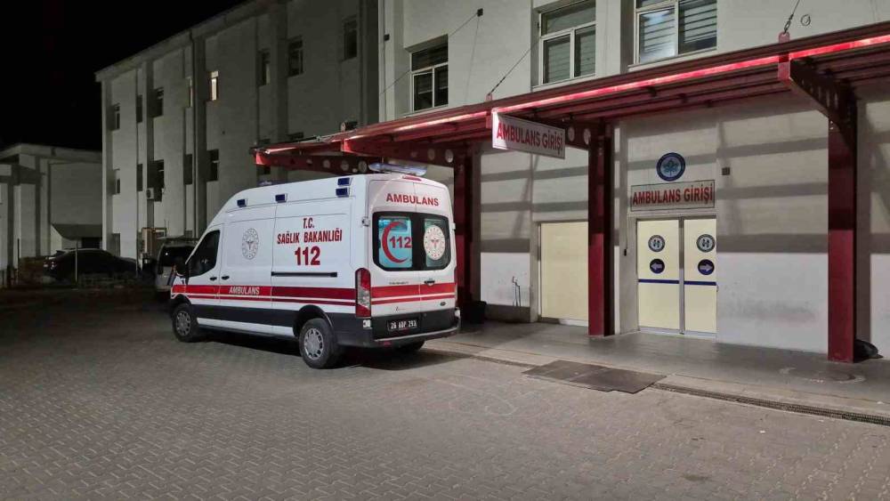Eskişehir&rsquo;de otomobille &ccedil;arpışan motosikletin yolcusu ağır yaralandı
