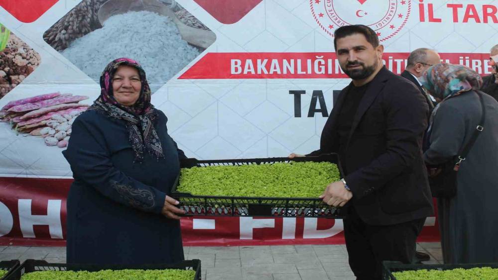 D&uuml;zce&rsquo;de &ccedil;ift&ccedil;ilere 2,6 milyon TL&rsquo;lik fide ve tohum desteği
