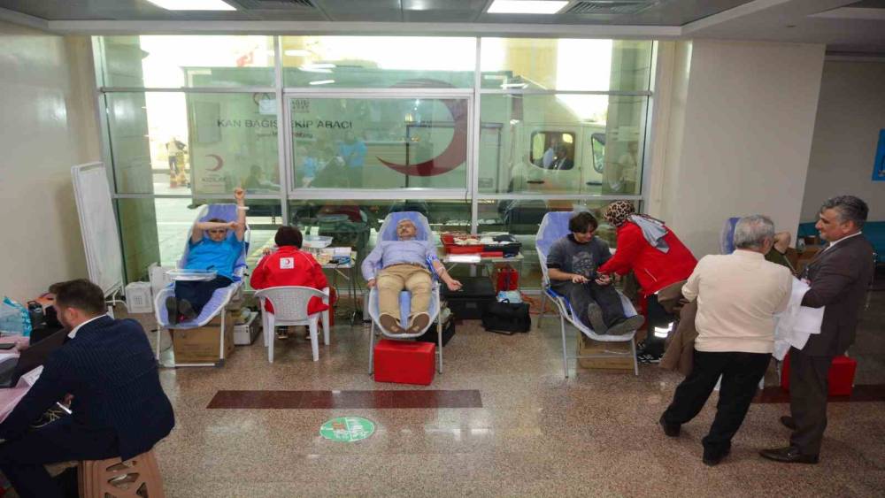 Ordu&rsquo;da sağlık &ccedil;alışanları ve vatandaşlardan kan bağışı seferberliği
