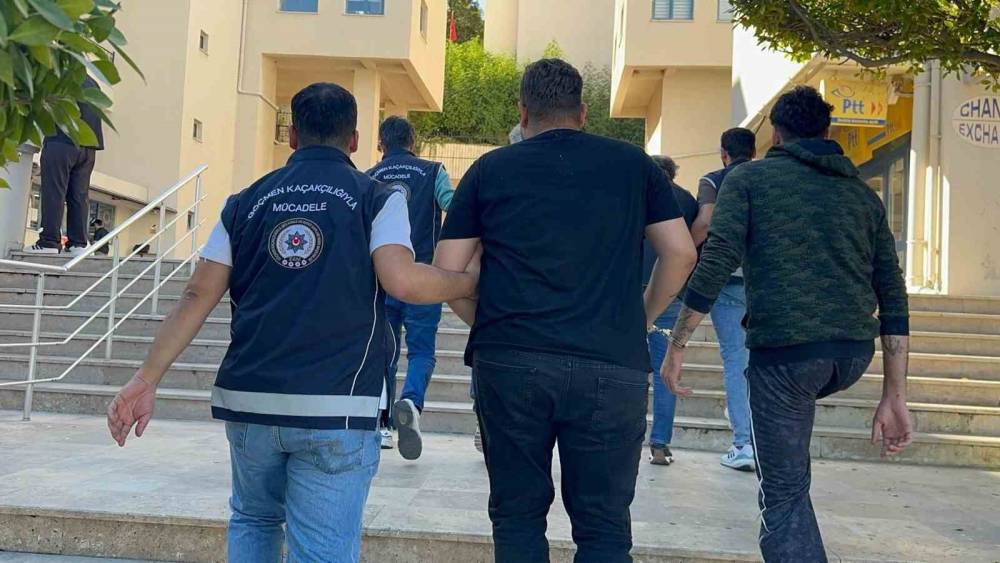 G&ouml;&ccedil;men ka&ccedil;ak&ccedil;ılığı organizat&ouml;r&uuml; 4 şahıs tutuklandı
