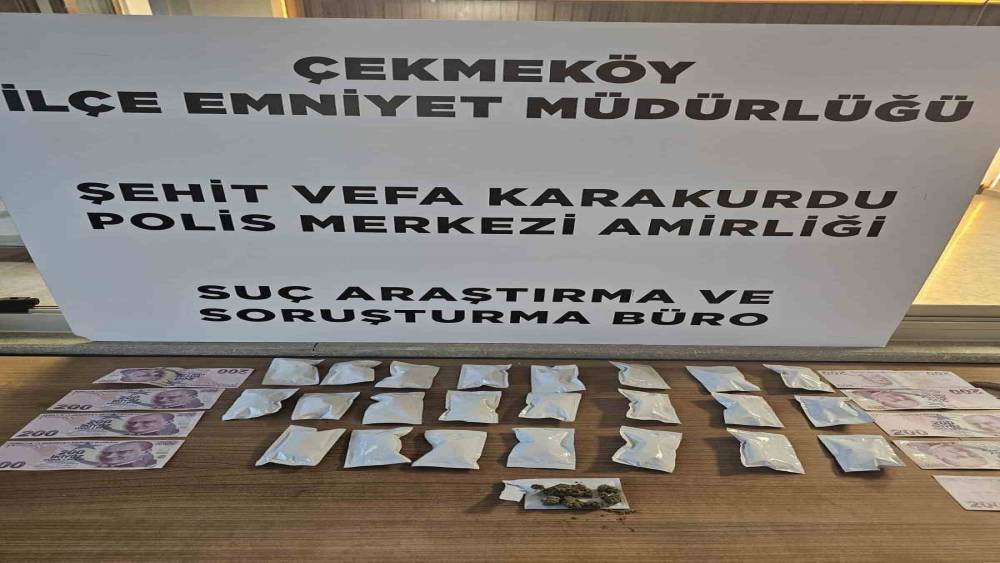 &Ccedil;ekmek&ouml;y&rsquo;de otomobilin gizli b&ouml;lmesinde uyuşturucu ele ge&ccedil;irildi
