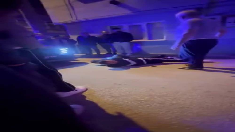 &lsquo;Dur&rsquo; ihtarına uymadı, onlar ka&ccedil;tı polis kovaladı 2 ş&uuml;pheli g&ouml;zaltına alındı
