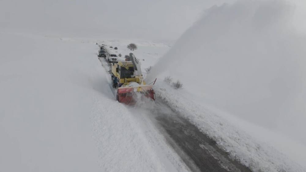 Erzincan&rsquo;da kar ve tipi: 328 k&ouml;y yolu ulaşıma kapandı