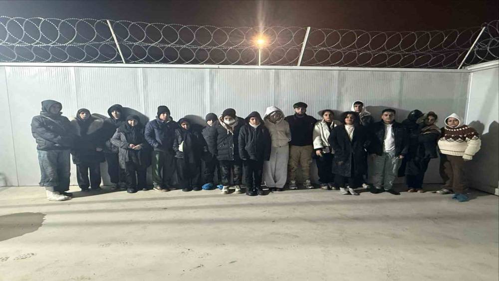 Edirne&rsquo;de 18 d&uuml;zensiz g&ouml;&ccedil;men yakalandı
