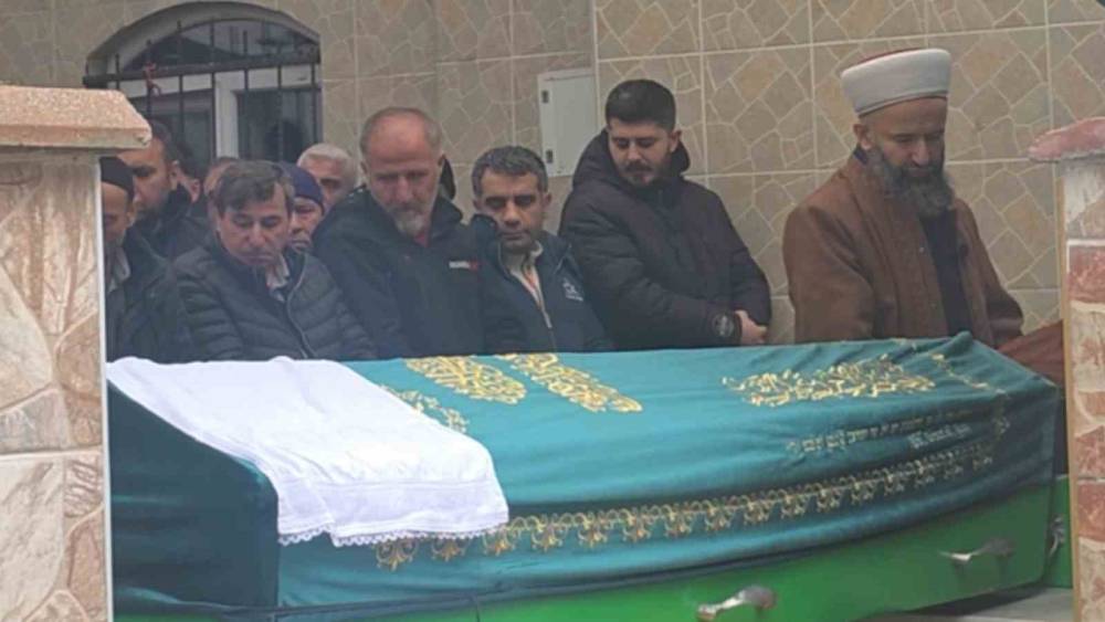 Ankara&rsquo;da aile katliamı yapan ve intihar eden şahıs ile annesi Gebze&rsquo;de defnedildi

