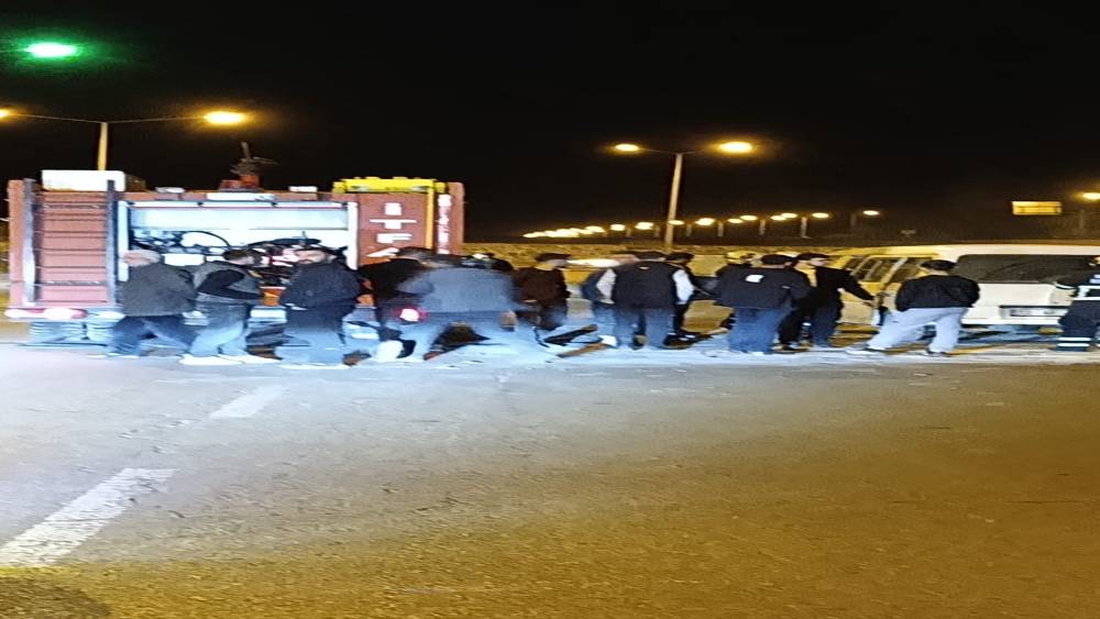 Batman&rsquo;da seyir halindeki hafif ticari ara&ccedil;ta yangın &ccedil;ıktı
