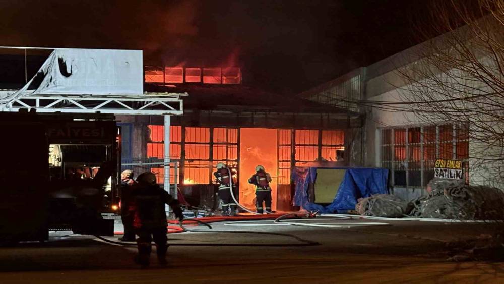 Kayseri&rsquo;de mobilya at&ouml;lyesi alevlere teslim oldu
