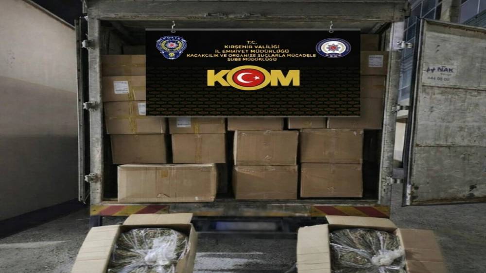 Kırşehir&rsquo;de 1 ton kıyılmış ka&ccedil;ak t&uuml;t&uuml;n ele ge&ccedil;irildi
