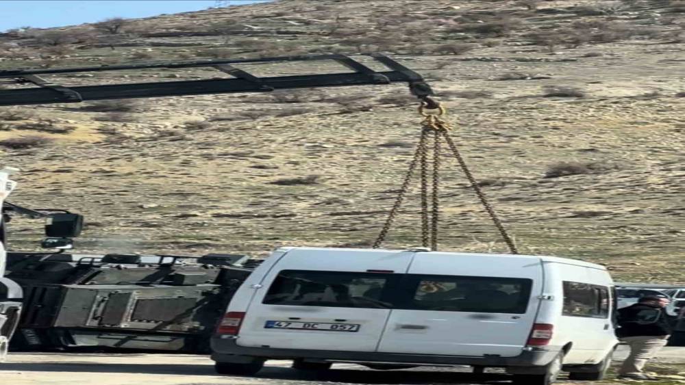 Mardin&rsquo;de zırhlı ara&ccedil; devrildi: 3 polis yaralandı
