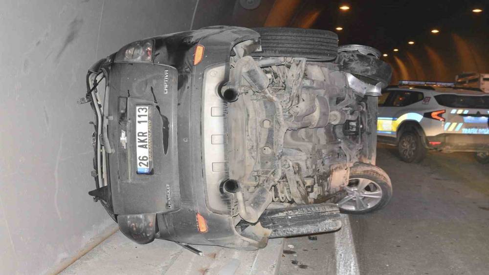 T&uuml;nelde kaza, 2 kişi yaralandı
