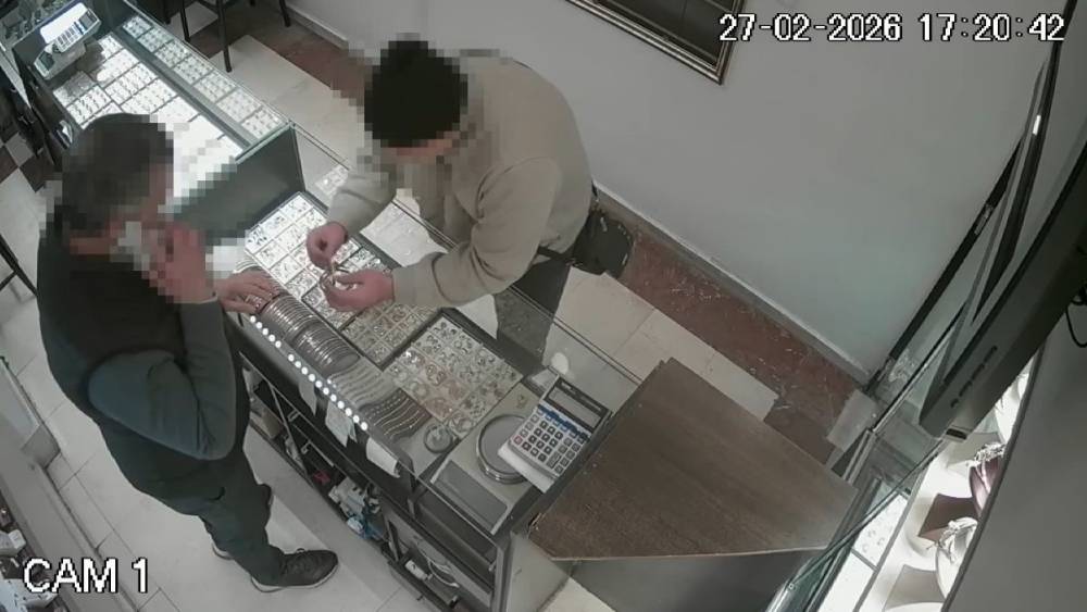&Ouml;ld&uuml;rd&uuml;ğ&uuml; kadının 3 altın bileziğini bozdurup parayı b&ouml;yle teslim aldı

