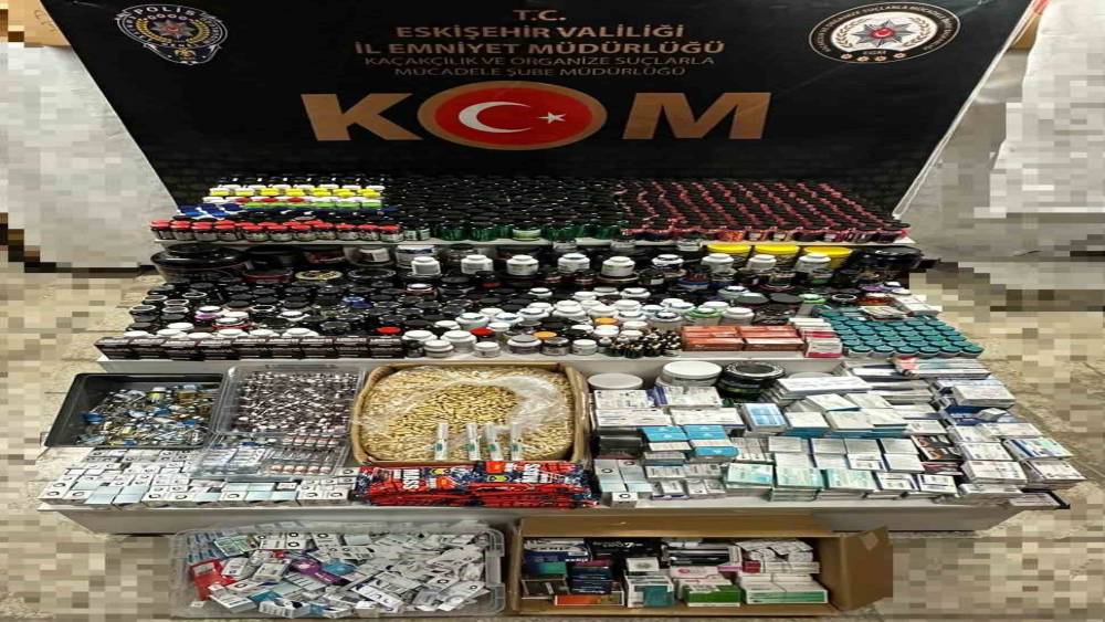 Polis 5 milyon lira değerinde ka&ccedil;ak ila&ccedil; ve gıda takviyesi ele ge&ccedil;irdi
