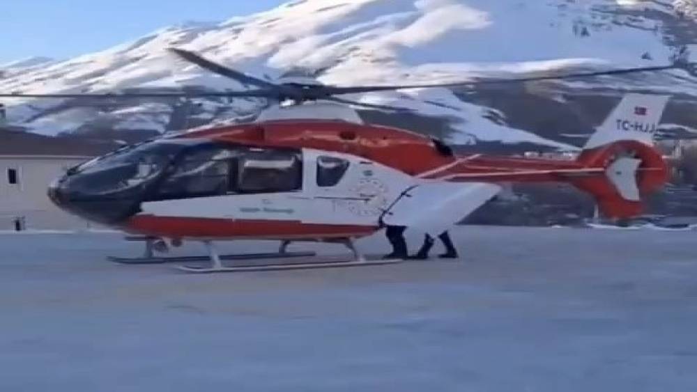Bah&ccedil;esaray&rsquo;daki minik hasta helikopter ambulansla Van&rsquo;a sevk edildi

