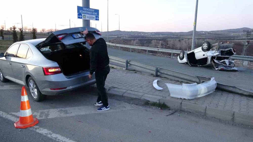 Malatya&rsquo;da iki otomobil &ccedil;arpıştı: 3 yaralı
