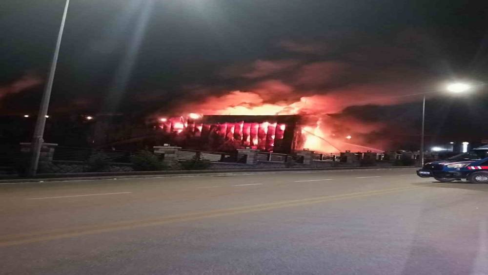 Ankara&rsquo;da fabrika yangını
