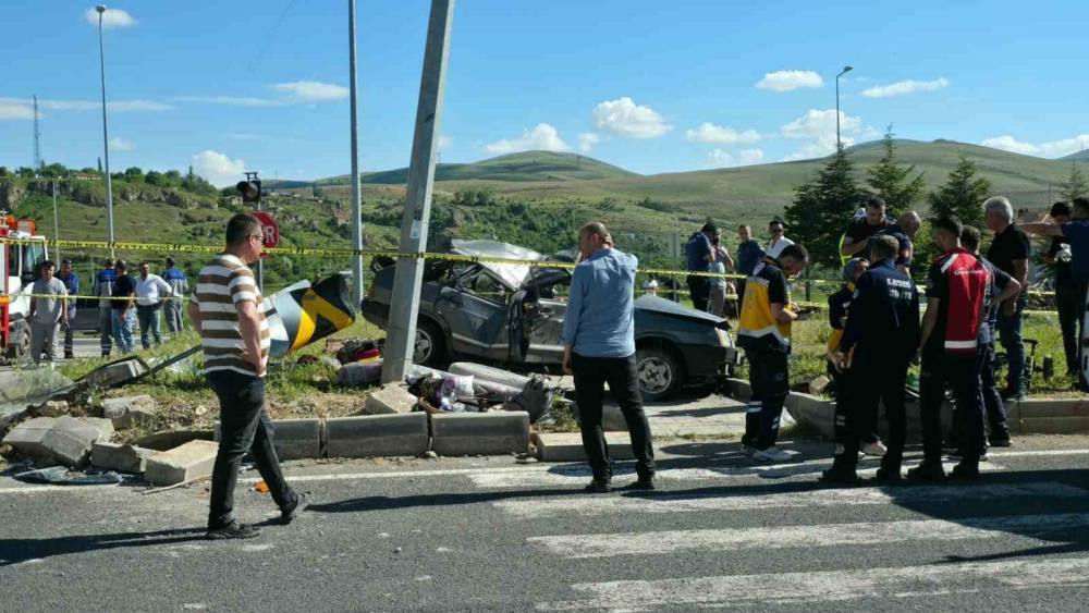Kayseri&rsquo;de feci kaza: 2 &ouml;l&uuml;, 4 yaralı
