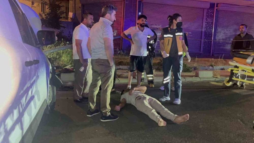 &Ccedil;orlu&rsquo;da aydınlatma direğine &ccedil;arpan ara&ccedil; hurdaya d&ouml;nd&uuml;
