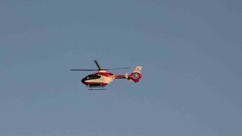 Hava ambulansları 10 yaşındaki &ccedil;ocuk i&ccedil;in seferber oldu
