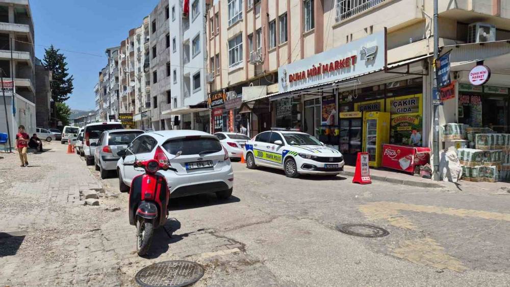 Adıyaman&rsquo;da iki motosiklet &ccedil;arpıştı: 3 yaralı
