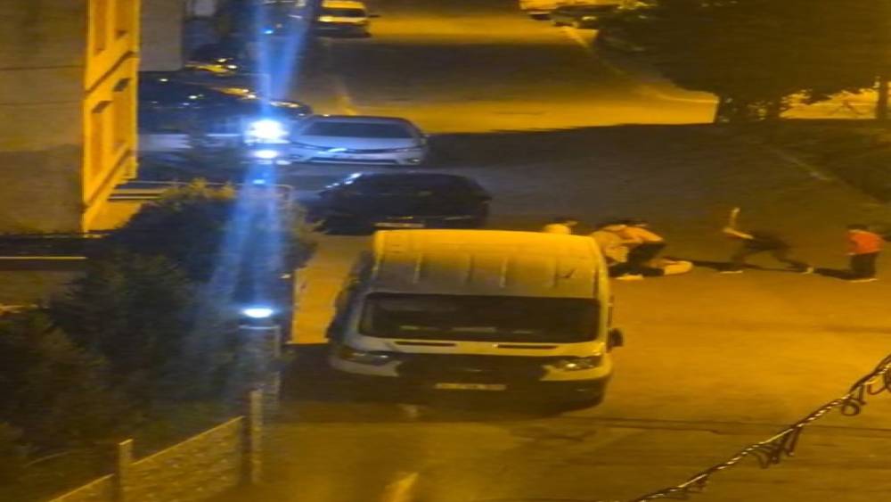 Pendik&rsquo;te yabancı uyruklu şahıslar arasında kavga kamerada
