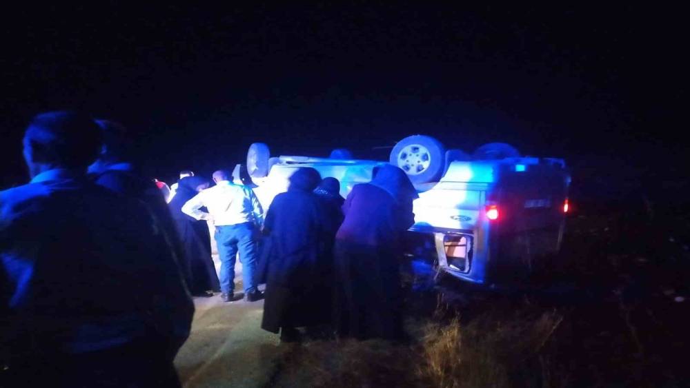 Sivas&rsquo;ta minib&uuml;s devrildi: 7 yaralı
