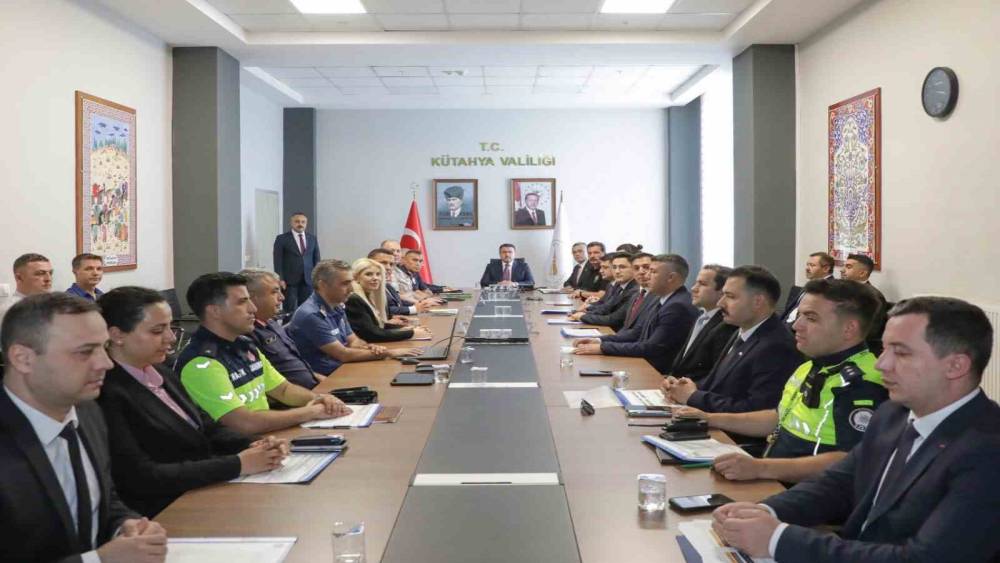 Vali Musa Işın: "Uyuşturucu ve ka&ccedil;ak&ccedil;ılıkla m&uuml;cadelemizi taviz vermeden s&uuml;rd&uuml;receğiz"
