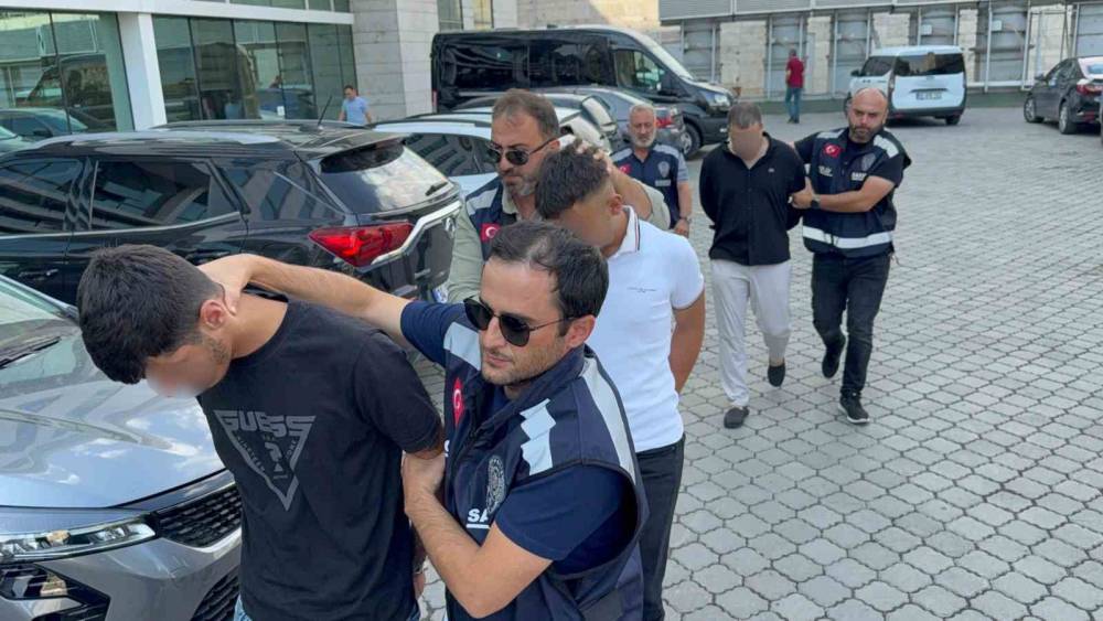 Kırtasiyeyi basan 3 kişi adliyeye sevk edildi
