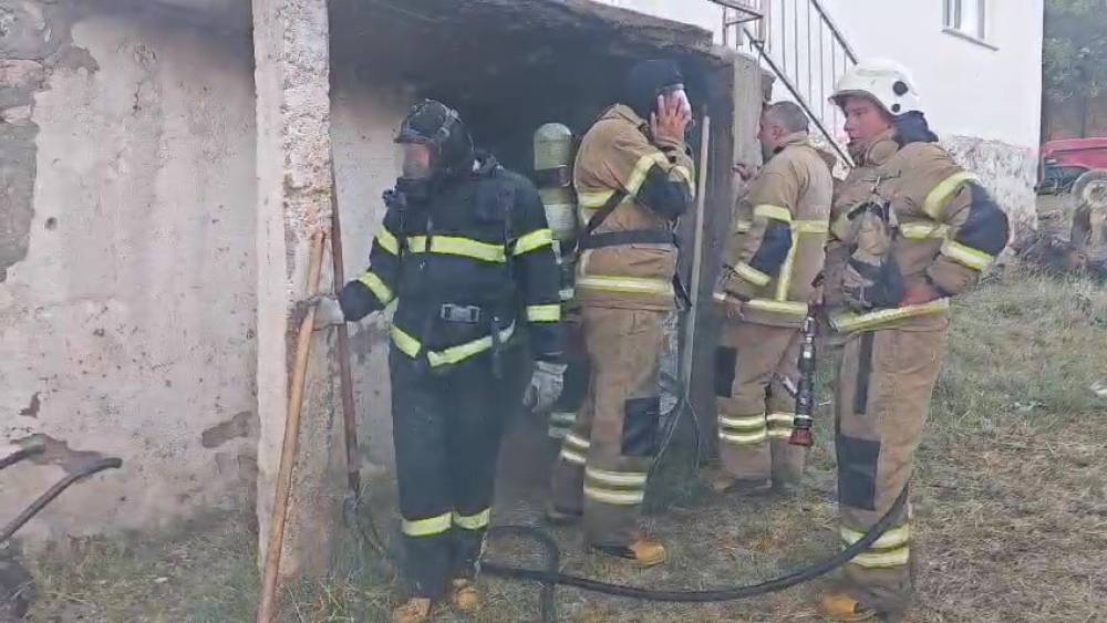 Komşusunun evinde &ccedil;ıkan yangını cami hoparl&ouml;r&uuml;nden yaptığı anonsla duyurdu
