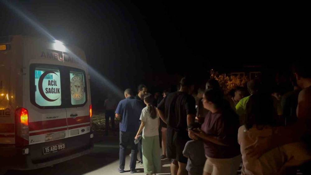 Otomobil ile bisiklet &ccedil;arpıştı: 2 &ccedil;ocuk yaralandı
