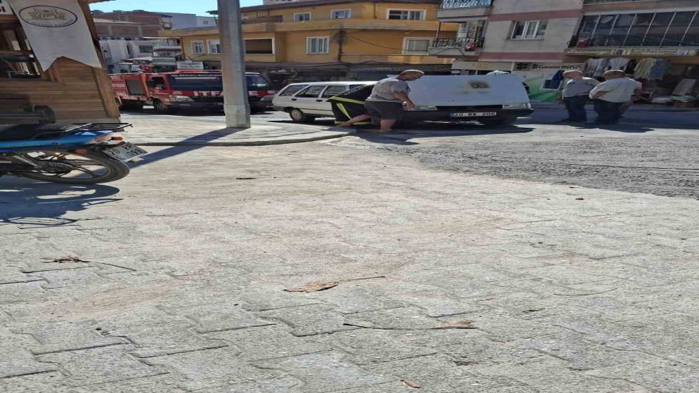 Denizli&rsquo;de hareket halindeki otomobil alev aldı
