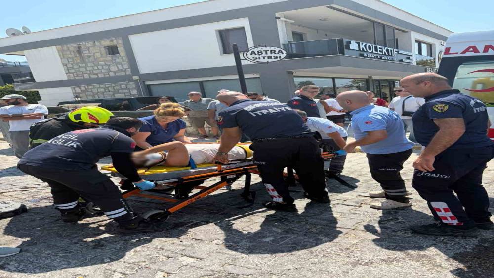 Kuşadası&rsquo;ndaki kazada ters d&ouml;nen otomobilin s&uuml;r&uuml;c&uuml; yaralandı
