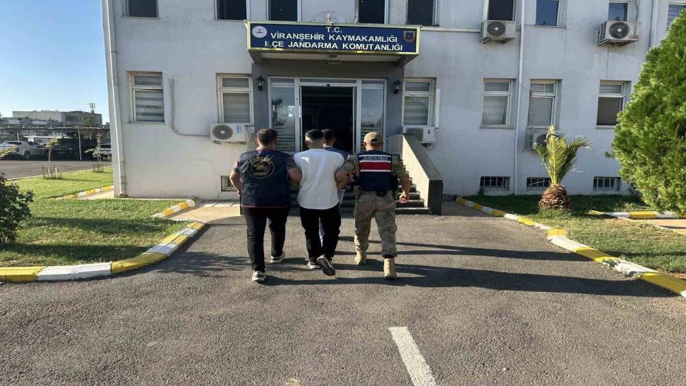 Şanlıurfa&rsquo;da 15 yıl 6 ay hapis cezası bulunan h&uuml;k&uuml;ml&uuml; yakalandı
