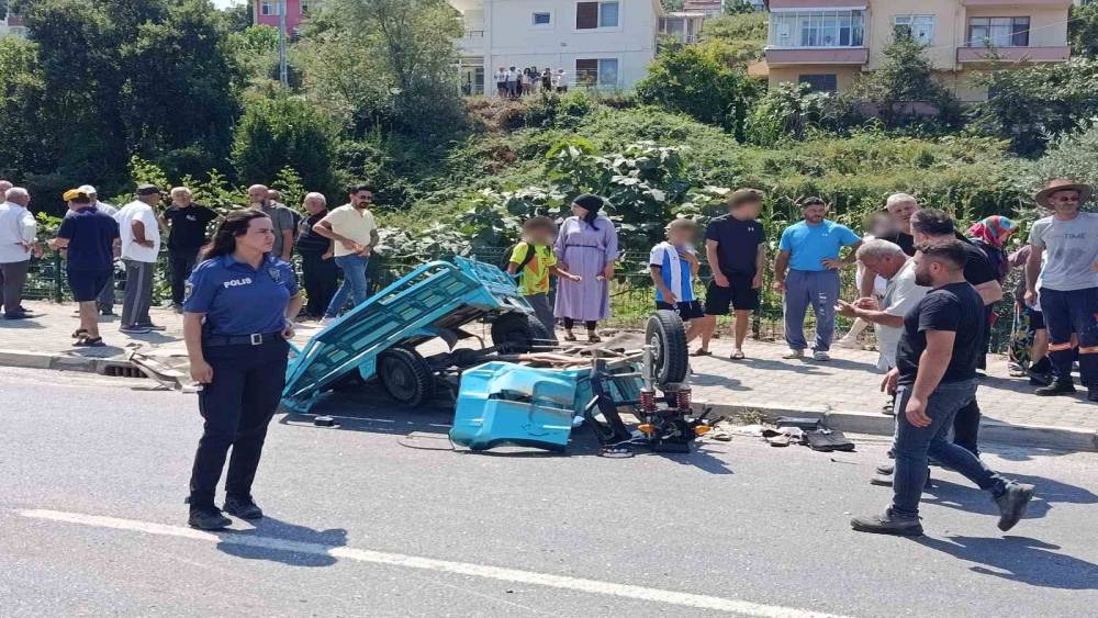 Otomobil ile patpat &ccedil;arpıştı: 2&rsquo;si ağır 4 yaralı
