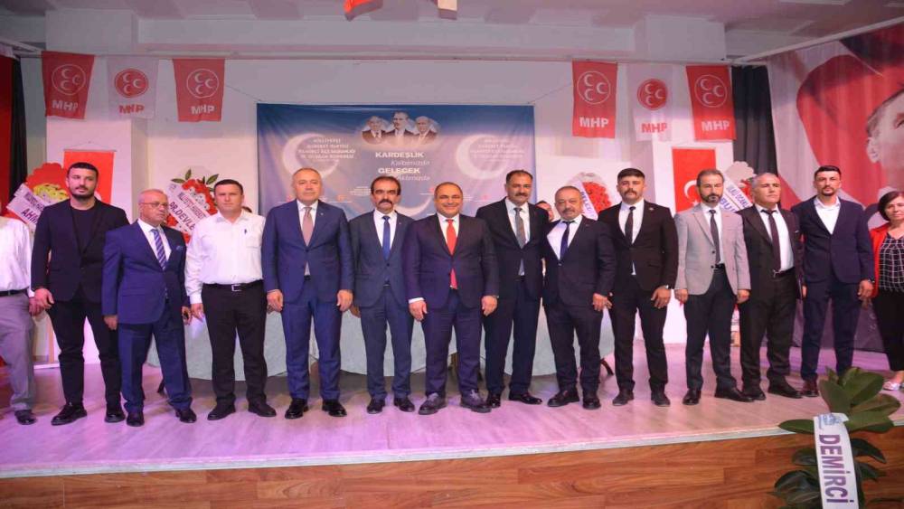 MHP Demirci İl&ccedil;e Başkanlığına Veysel &Ccedil;ınar se&ccedil;ildi
