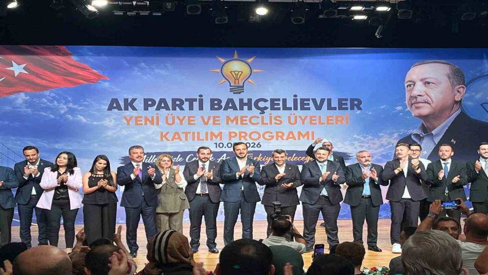 Bah&ccedil;elievler&rsquo;de, 3 CHP&rsquo;li meclis &uuml;yesi AK Parti&rsquo;ye ge&ccedil;ti
