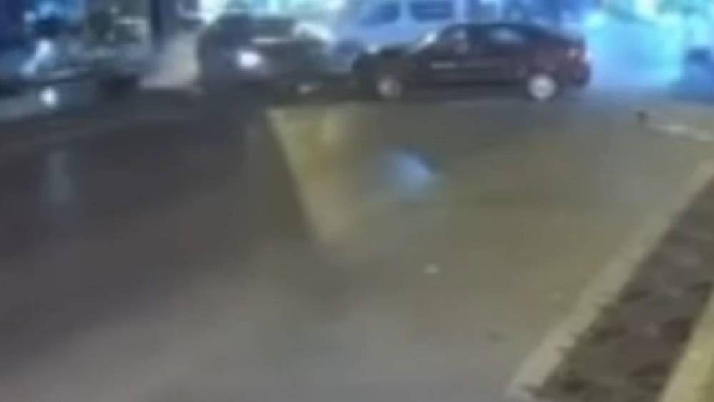 Bursa&rsquo;da kontrolden &ccedil;ıkan otomobil karşı şeride ge&ccedil;ti: 2 yaralı
