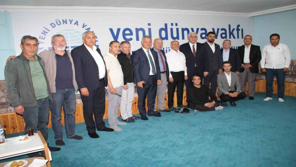 Milletvekili &Ouml;z, Yeni D&uuml;nya Vakfı Erzurum Şubesi&rsquo;nde "Ter&ouml;rs&uuml;z T&uuml;rkiye Ekseninde B&ouml;lgesel Kalkınma"yı anlattı
