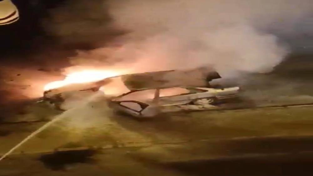 Kayseri&rsquo;de park halindeki otomobil alev alev yandı
