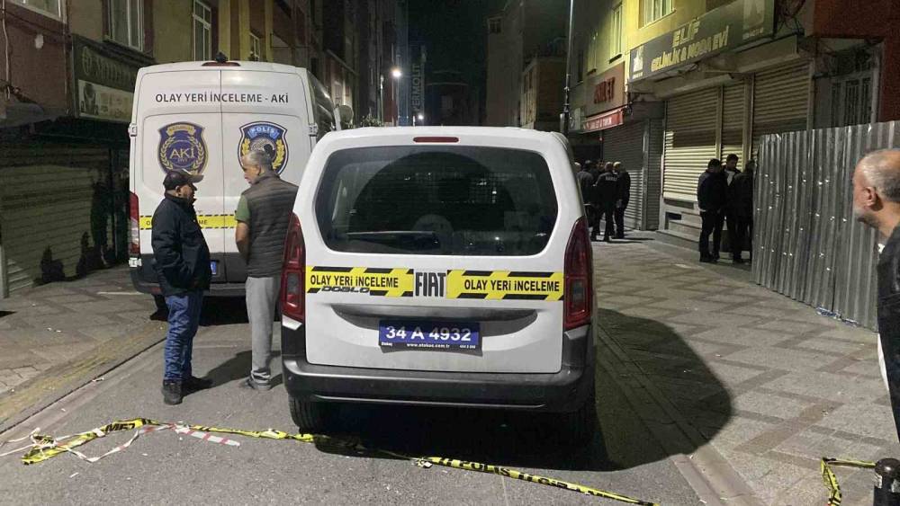 Bağcılar&rsquo;da silahlı saldırı: 1 kişi hayatını kaybetti
