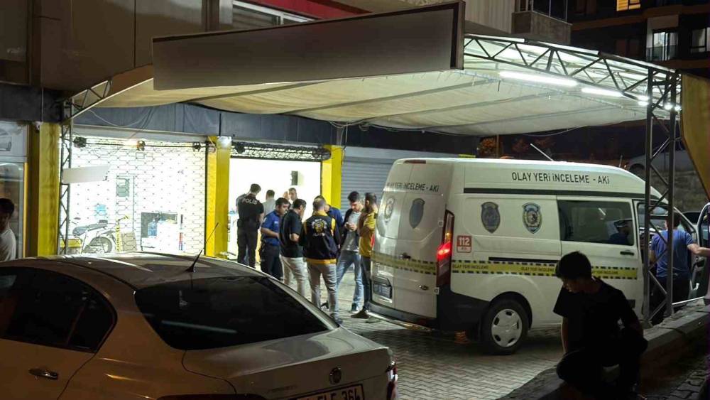 Alanya&rsquo;da oto yıkamacıdaki silahlı kavgada &ouml;l&uuml; sayısı 2&rsquo;ye y&uuml;kseldi
