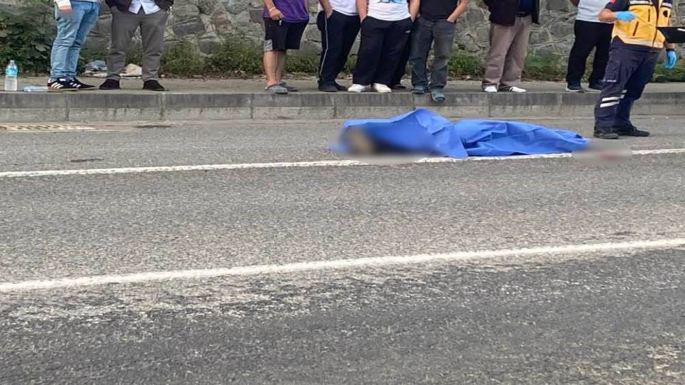 Tırın &ccedil;arptığı motosiklet s&uuml;r&uuml;c&uuml;s&uuml; hayatını kaybetti
