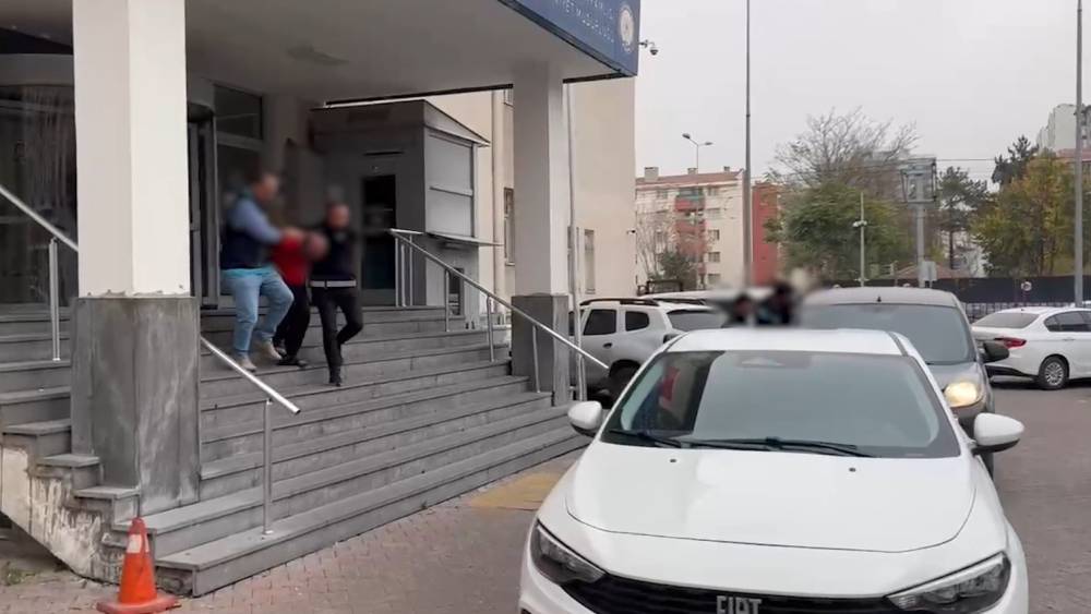 Evden hırsızlık yapan 2 şüpheli yakalandı
