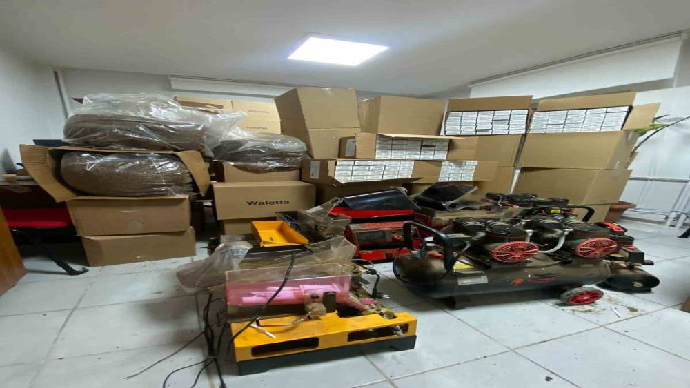 &Ccedil;i&ccedil;ekdağı&rsquo;nda ka&ccedil;ak t&uuml;t&uuml;n ve imalatı operasyonu
