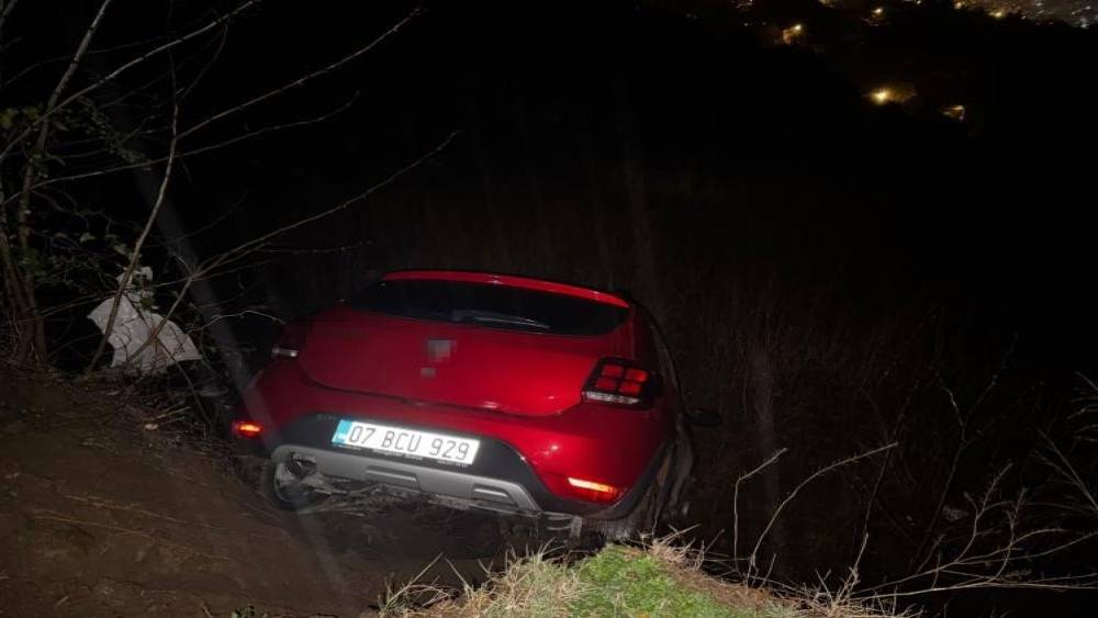 Osmaniye&rsquo;de otomobil u&ccedil;uruma yuvarlandı: 1 yaralı
