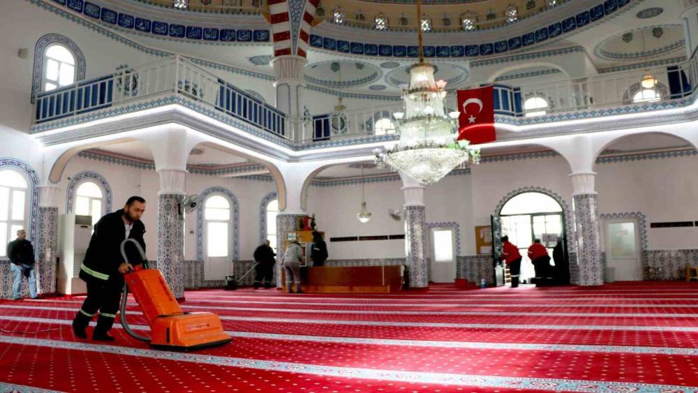 S&ouml;ke Belediyesi&rsquo;nden Ramazan &ouml;ncesi camilerde kapsamlı temizlik
